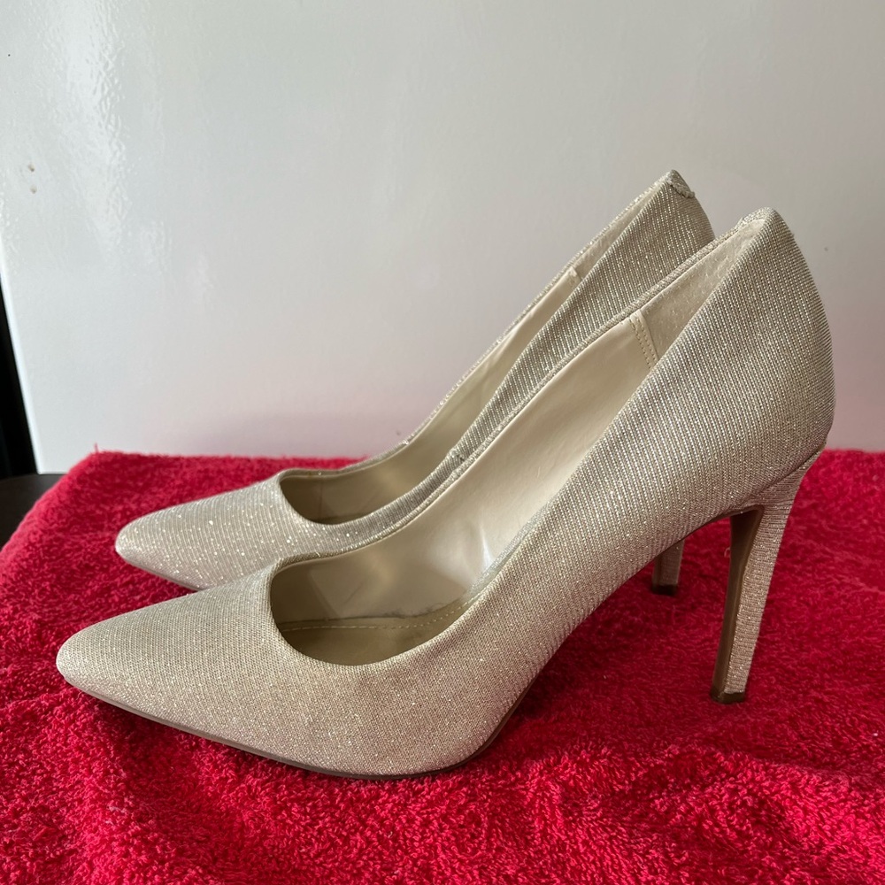 Jennifer Lopez Glittering Beige Heels